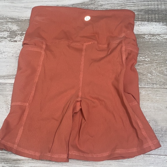 CottonOn Biker Shorts - Picture 4 of 5